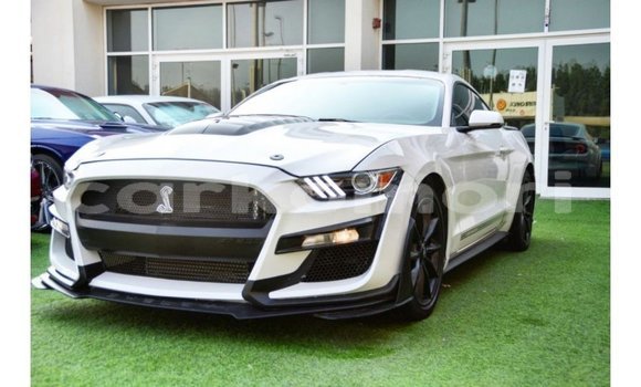 Acheter Import Voiture Ford Mustang Blanc à Import - Dubai, Grande Comore
