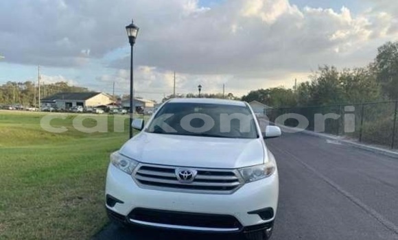 Acheter Occasion Voiture Toyota Highlander Blanc à Import - Dubai, Grande Comore Acheter Occasion Voiture Toyota Highlander Blanc à Import - Dubai, Grande Comore