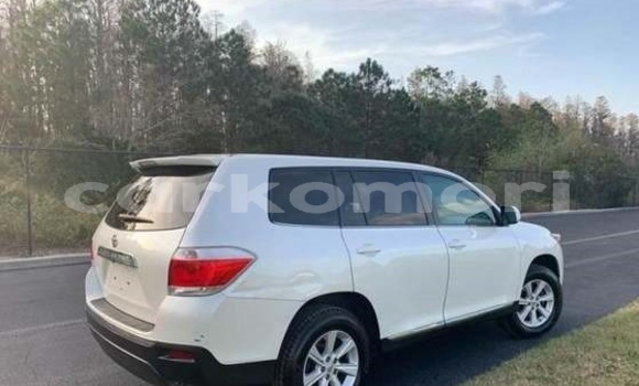 Buy Used Toyota Highlander White Car in Import - Dubai in Great Comore Buy Used Toyota Highlander White Car in Import - Dubai in Great Comore