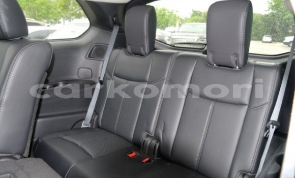 Buy Used Nissan Pathfinder Silver Car in Tsémbehou in Anjouan Buy Used Nissan Pathfinder Silver Car in Tsémbehou in Anjouan