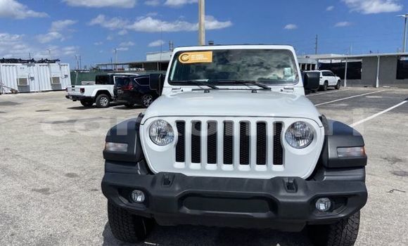 Buy Used Jeep Wrangler White Car in Fomboni in Moheli Buy Used Jeep Wrangler White Car in Fomboni in Moheli