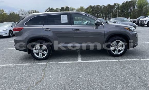 Buy Used Toyota Highlander Silver Car in Domoni in Anjouan Buy Used Toyota Highlander Silver Car in Domoni in Anjouan