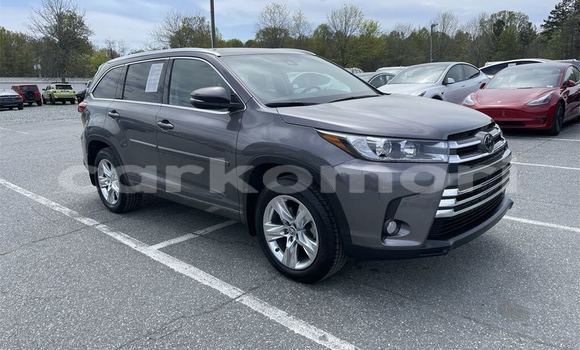 Buy Used Toyota Highlander Silver Car in Domoni in Anjouan Buy Used Toyota Highlander Silver Car in Domoni in Anjouan