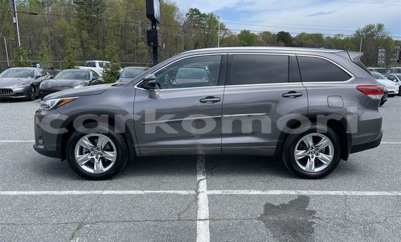 Acheter Occasion Voiture Toyota Highlander Gris à Mitsamiouli, Njazidja