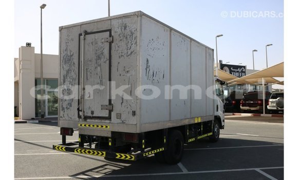 Acheter Import Voiture Isuzu Rodeo Blanc à Import - Dubai, Grande Comore