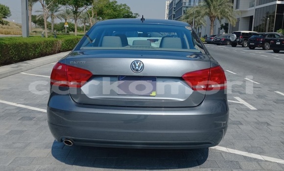 Acheter Occasion Voiture Volkswagen Passat Bleu à Moroni, Grande Comore Acheter Occasion Voiture Volkswagen Passat Bleu à Moroni, Grande Comore