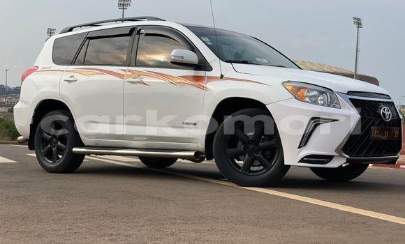 Acheter Occasion Voiture Toyota RAV4 Blanc à Moroni, Grande Comore Acheter Occasion Voiture Toyota RAV4 Blanc à Moroni, Grande Comore