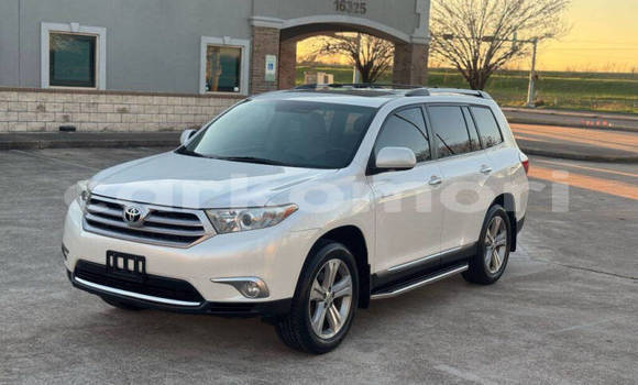 Acheter Occasion Voiture Toyota Highlander Blanc à Moroni, Grande Comore Acheter Occasion Voiture Toyota Highlander Blanc à Moroni, Grande Comore