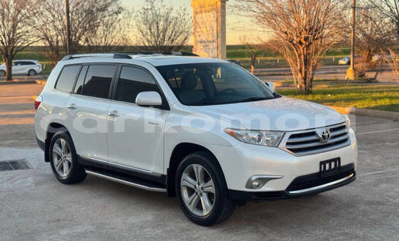 Acheter Occasion Voiture Toyota Highlander Blanc à Moroni, Grande Comore Acheter Occasion Voiture Toyota Highlander Blanc à Moroni, Grande Comore