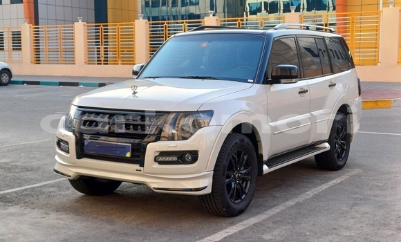 Acheter Occasion Voiture Mitsubishi Pajero Blanc à Moroni, Grande Comore Acheter Occasion Voiture Mitsubishi Pajero Blanc à Moroni, Grande Comore