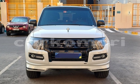 Acheter Occasion Voiture Mitsubishi Pajero Blanc à Moroni, Grande Comore Acheter Occasion Voiture Mitsubishi Pajero Blanc à Moroni, Grande Comore