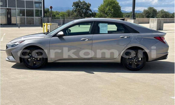 Acheter Occasion Voiture Hyundai Elantra Bleu à Domoni, Anjouan Acheter Occasion Voiture Hyundai Elantra Bleu à Domoni, Anjouan