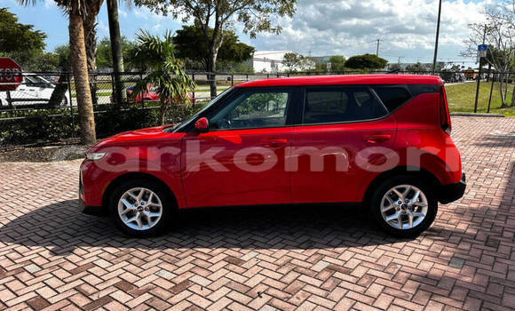 Acheter Occasion Voiture Kia Soul Rouge à Mirontsi, Anjouan