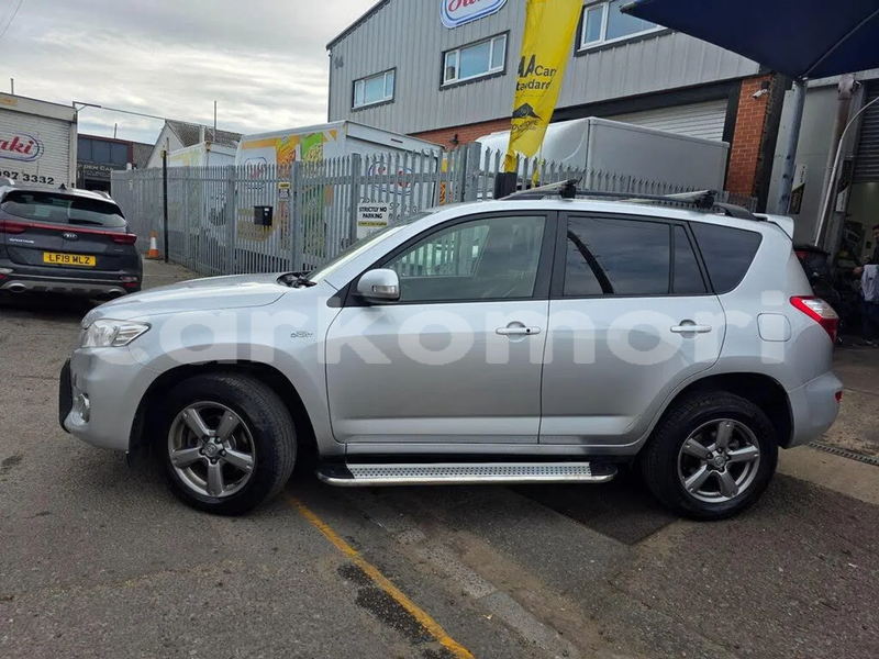 Big with watermark toyota rav4 grande comore moroni 3960