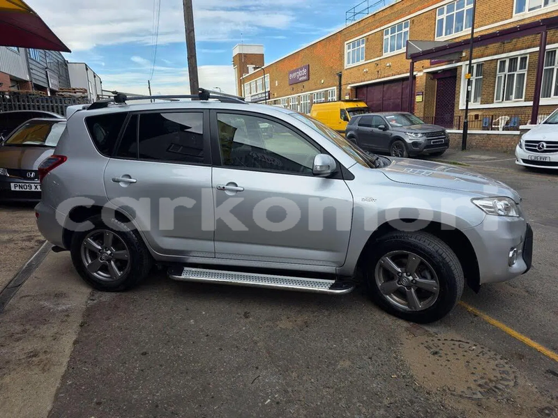 Big with watermark toyota rav4 grande comore moroni 3960