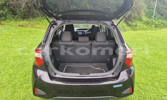 Acheter Occasion Voiture Toyota Vitz Noir à Moroni, Grande Comore Acheter Occasion Voiture Toyota Vitz Noir à Moroni, Grande Comore
