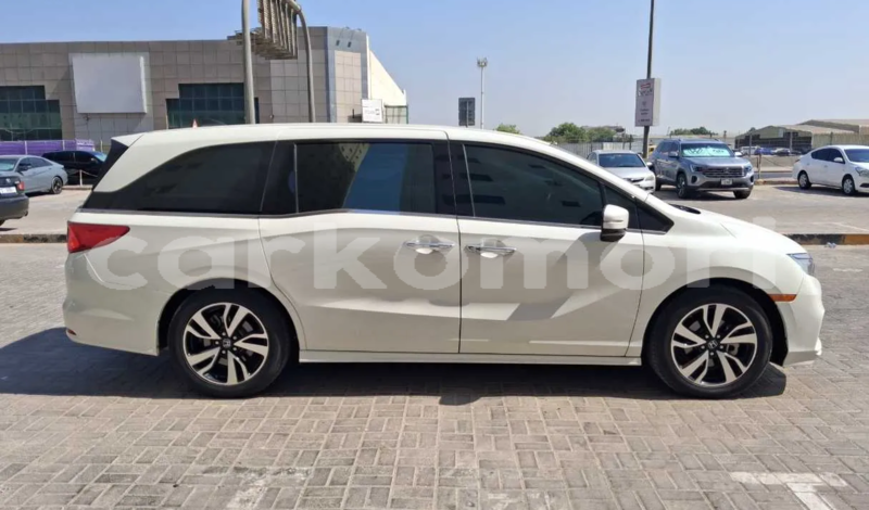 Big with watermark honda odyssey grande comore moroni 3965