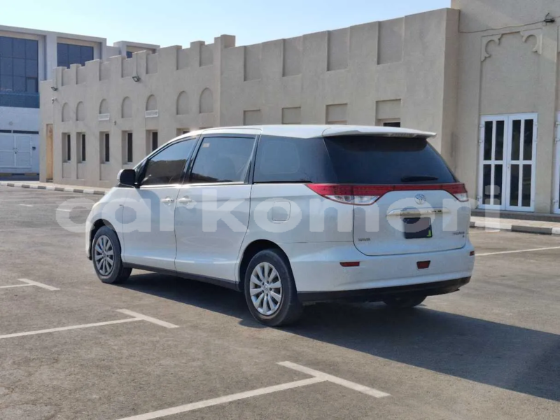 Big with watermark toyota previa grande comore moroni 3968
