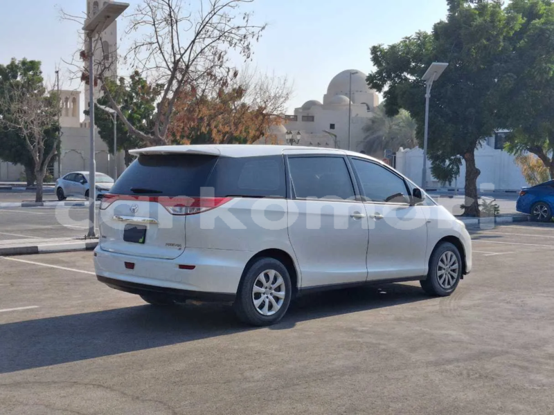 Big with watermark toyota previa grande comore moroni 3968