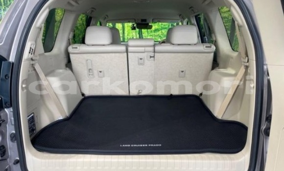 Acheter Occasion Voiture Toyota Land Cruiser Prado Blanc à Moroni, Grande Comore Acheter Occasion Voiture Toyota Land Cruiser Prado Blanc à Moroni, Grande Comore