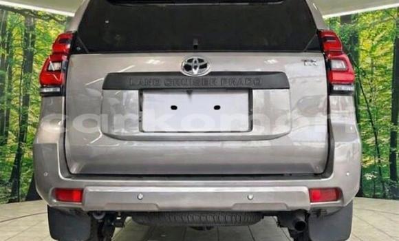 Acheter Occasion Voiture Toyota Land Cruiser Prado Blanc à Moroni, Grande Comore Acheter Occasion Voiture Toyota Land Cruiser Prado Blanc à Moroni, Grande Comore