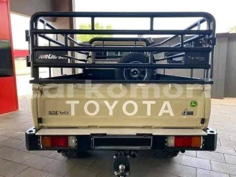 Big with watermark toyota land cruiser grande comore moroni 3982