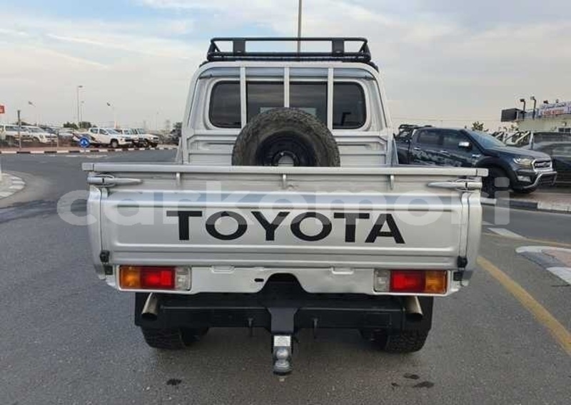 Big with watermark toyota land cruiser anjouan mirontsi 3997