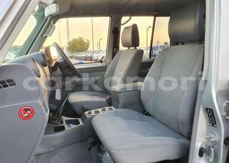 Big with watermark toyota land cruiser anjouan mirontsi 3997