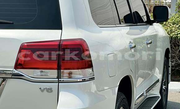 Acheter Occasion Voiture Toyota Land Cruiser Blanc à Mutsamudu, Anjouan Acheter Occasion Voiture Toyota Land Cruiser Blanc à Mutsamudu, Anjouan
