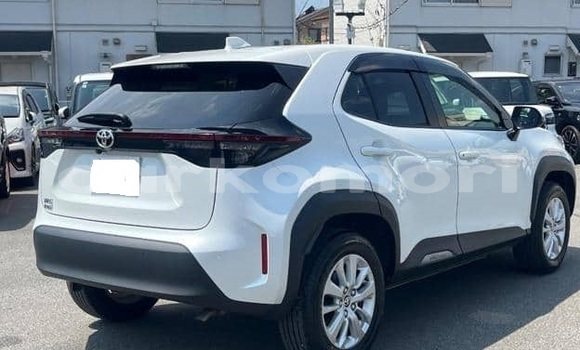 Acheter Occasion Voiture Toyota Yaris Blanc à Moroni, Grande Comore Acheter Occasion Voiture Toyota Yaris Blanc à Moroni, Grande Comore