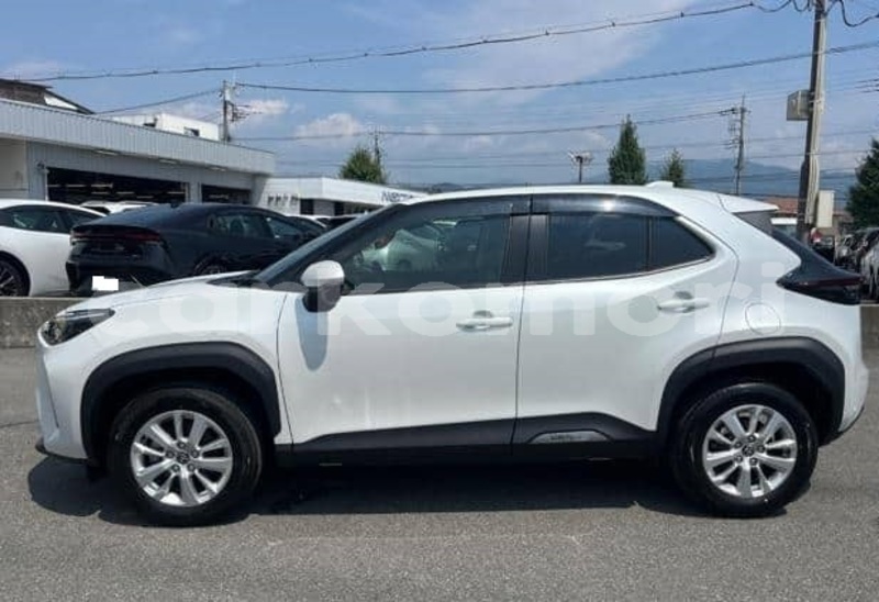 Big with watermark toyota yaris grande comore moroni 4004