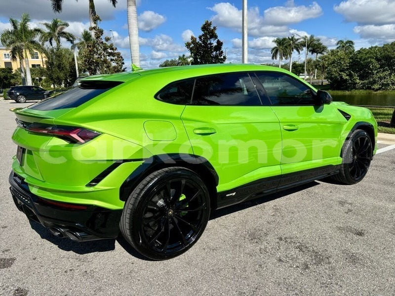 Big with watermark lamborghini urus moheli fomboni 4008