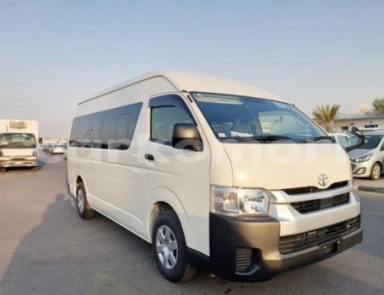 Big with watermark toyota hiace anjouan domoni 4012