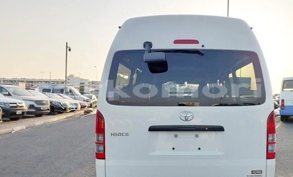 Acheter Occasion Voiture Toyota Hiace Blanc à Domoni, Anjouan Acheter Occasion Voiture Toyota Hiace Blanc à Domoni, Anjouan