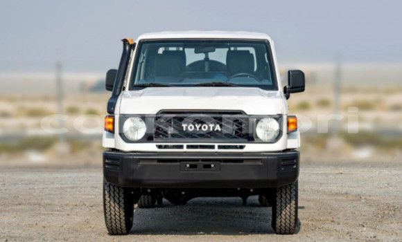Acheter Occasion Voiture Toyota Land Cruiser Blanc à Moroni, Grande Comore Acheter Occasion Voiture Toyota Land Cruiser Blanc à Moroni, Grande Comore