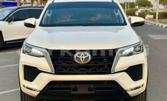 Acheter Occasion Voiture Toyota Fortuner Blanc à Moroni, Grande Comore Acheter Occasion Voiture Toyota Fortuner Blanc à Moroni, Grande Comore