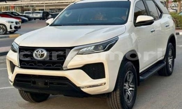 Acheter Occasion Voiture Toyota Fortuner Blanc à Moroni, Grande Comore Acheter Occasion Voiture Toyota Fortuner Blanc à Moroni, Grande Comore