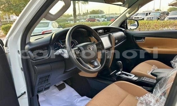 Acheter Occasion Voiture Toyota Fortuner Blanc à Moroni, Grande Comore Acheter Occasion Voiture Toyota Fortuner Blanc à Moroni, Grande Comore