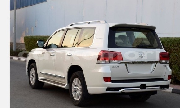 Acheter Occasion Voiture Toyota Land Cruiser Blanc à Domoni, Anjouan Acheter Occasion Voiture Toyota Land Cruiser Blanc à Domoni, Anjouan