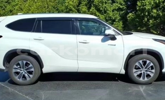 Acheter Occasion Voiture Toyota Highlander Blanc à Domoni, Anjouan Acheter Occasion Voiture Toyota Highlander Blanc à Domoni, Anjouan