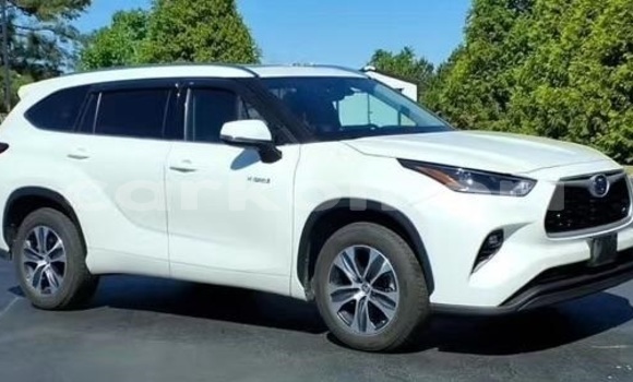 Acheter Occasion Voiture Toyota Highlander Blanc à Domoni, Anjouan Acheter Occasion Voiture Toyota Highlander Blanc à Domoni, Anjouan