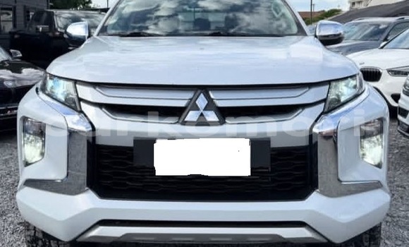 Acheter Occasion Voiture Mitsubishi L200 Blanc à Moroni, Grande Comore Acheter Occasion Voiture Mitsubishi L200 Blanc à Moroni, Grande Comore
