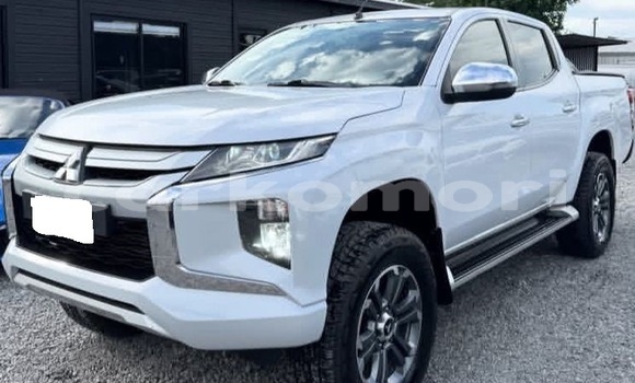 Acheter Occasion Voiture Mitsubishi L200 Blanc à Moroni, Grande Comore Acheter Occasion Voiture Mitsubishi L200 Blanc à Moroni, Grande Comore