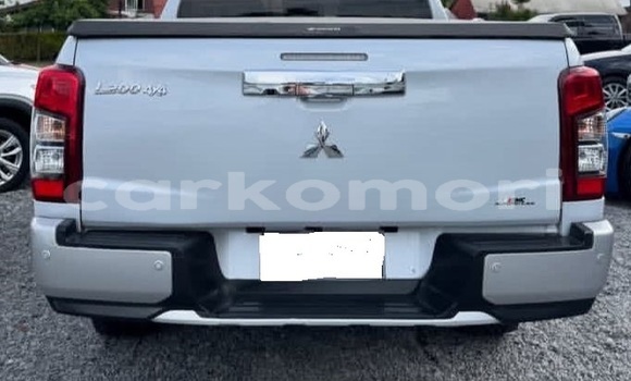 Acheter Occasion Voiture Mitsubishi L200 Blanc à Moroni, Grande Comore Acheter Occasion Voiture Mitsubishi L200 Blanc à Moroni, Grande Comore