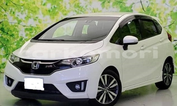 Acheter Occasion Voiture Honda FIT Blanc à Moroni, Grande Comore