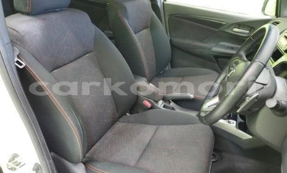 Acheter Occasion Voiture Honda FIT Blanc à Moroni, Grande Comore Acheter Occasion Voiture Honda FIT Blanc à Moroni, Grande Comore