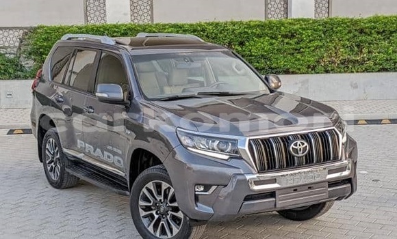 Acheter Occasion Voiture Toyota Land Cruiser Prado Blanc à Moroni, Grande Comore