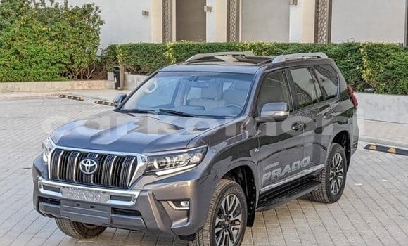 Acheter Occasion Voiture Toyota Land Cruiser Prado Blanc à Moroni, Grande Comore Acheter Occasion Voiture Toyota Land Cruiser Prado Blanc à Moroni, Grande Comore