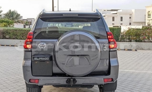 Acheter Occasion Voiture Toyota Land Cruiser Prado Blanc à Moroni, Grande Comore Acheter Occasion Voiture Toyota Land Cruiser Prado Blanc à Moroni, Grande Comore