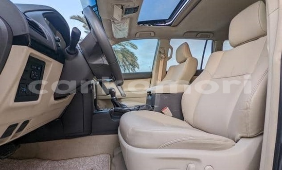 Acheter Occasion Voiture Toyota Land Cruiser Prado Blanc à Moroni, Grande Comore Acheter Occasion Voiture Toyota Land Cruiser Prado Blanc à Moroni, Grande Comore